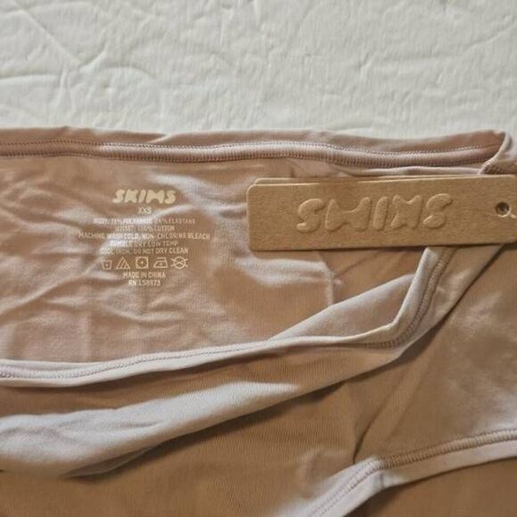 SKIMS PANTY NWT - Picture 3 of 7